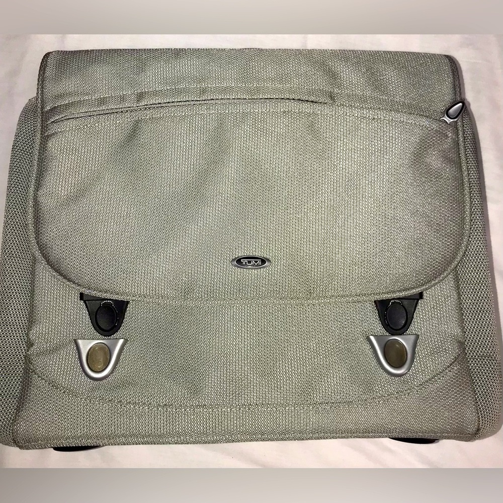 Tumi T3 Briefcase Messenger Bag Zipped Pockets Short Handle/Shoulder Strap